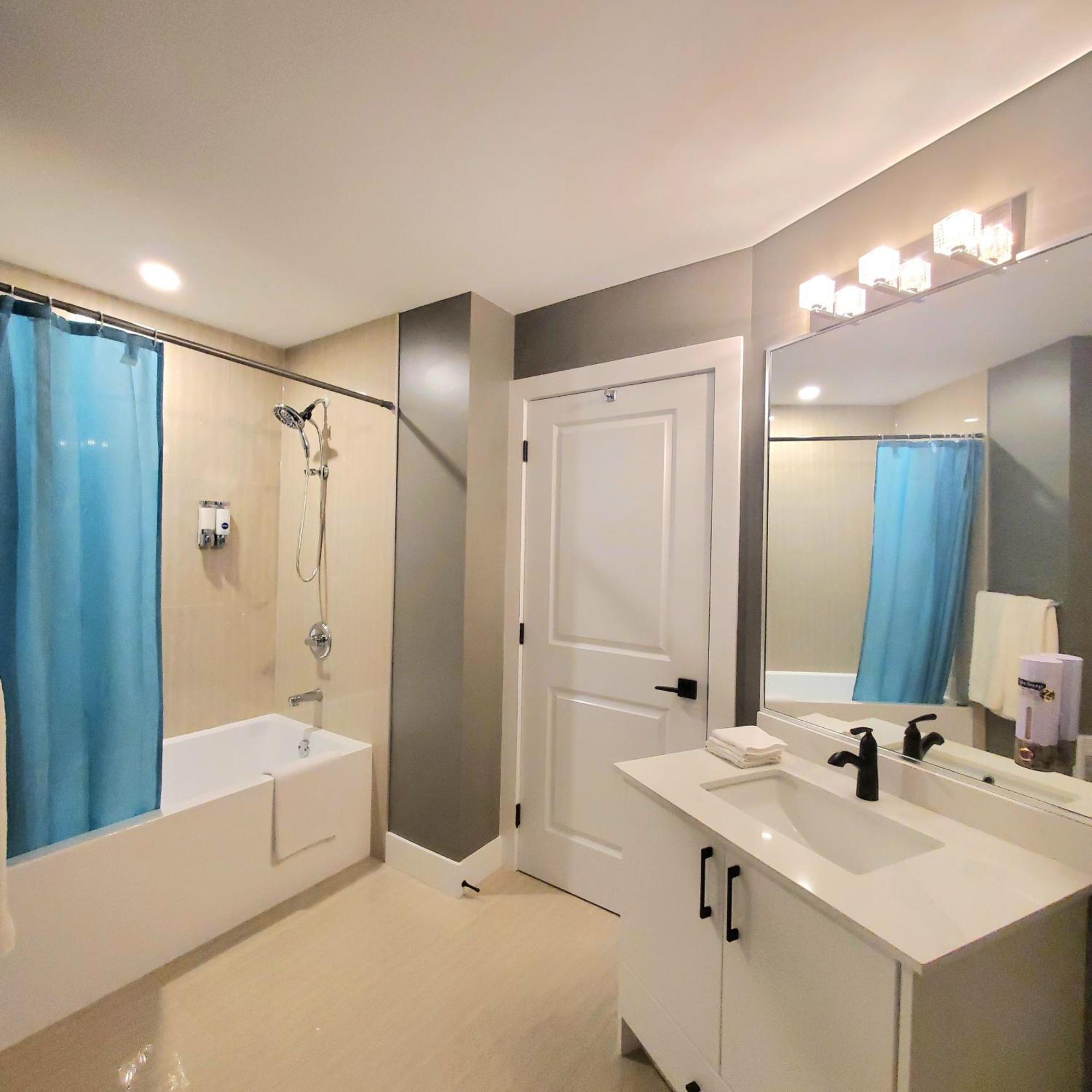 Mountain Retreat 3 Bedroom Garden House Near Heritage Park, Coliseum , Hwy 1, Fishing, Cultus Lake チリワック エクステリア 写真