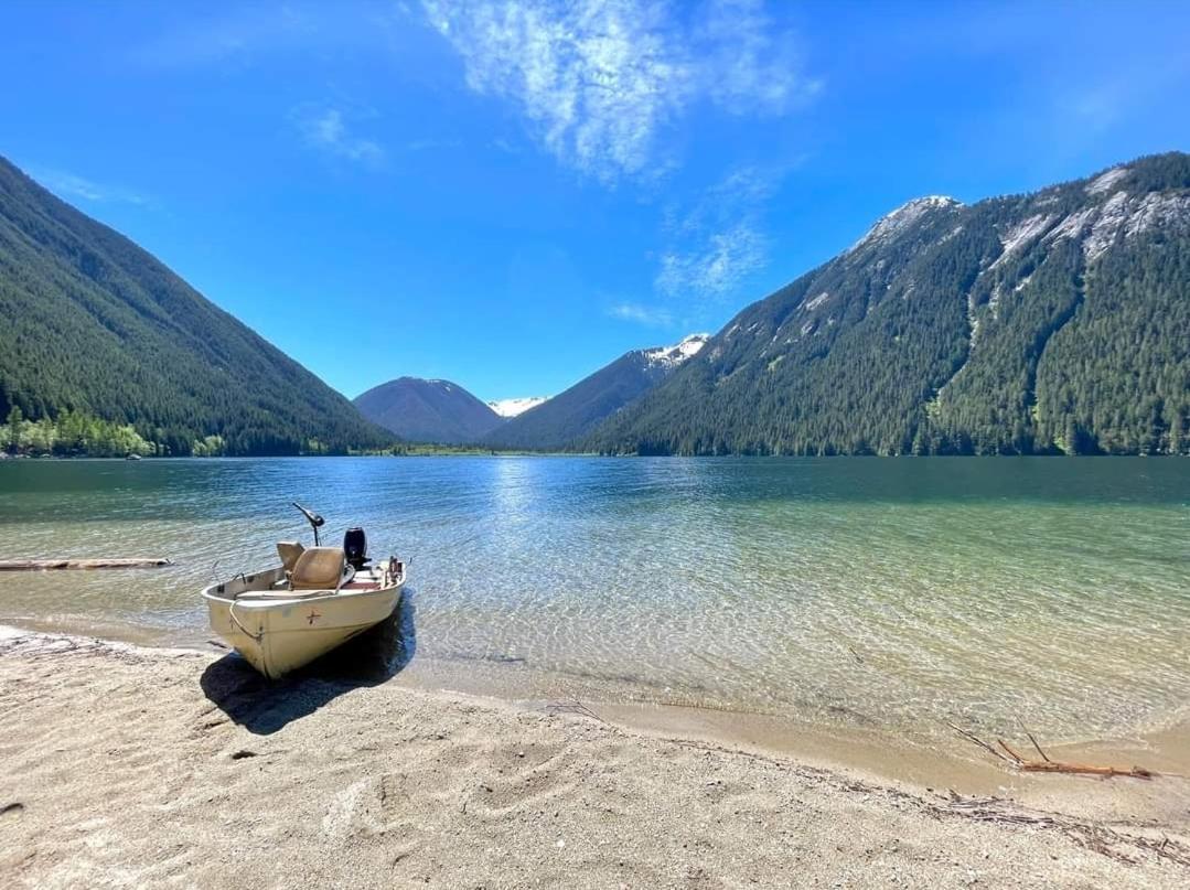Mountain Retreat 3 Bedroom Garden House Near Heritage Park, Coliseum , Hwy 1, Fishing, Cultus Lake チリワック 部屋 写真