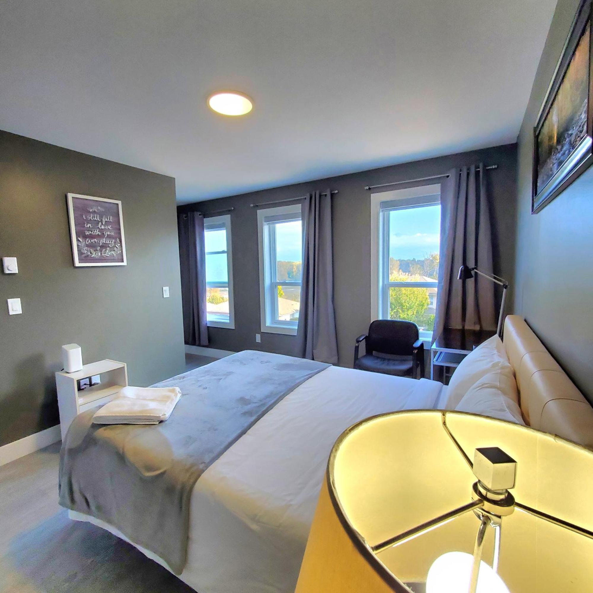 Mountain Retreat 3 Bedroom Garden House Near Heritage Park, Coliseum , Hwy 1, Fishing, Cultus Lake チリワック 部屋 写真