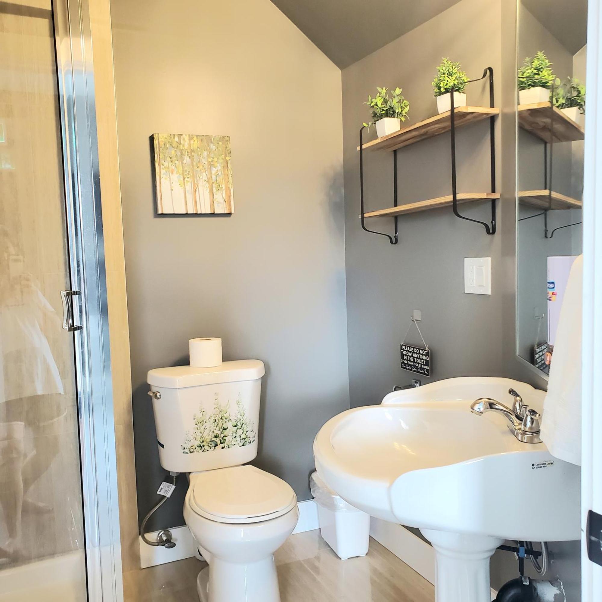 Mountain Retreat 3 Bedroom Garden House Near Heritage Park, Coliseum , Hwy 1, Fishing, Cultus Lake チリワック エクステリア 写真